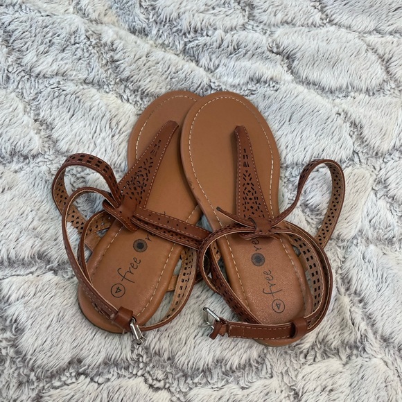 Brown sandles - Picture 2 of 2